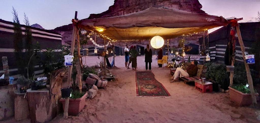 Martian Desert Camp Wadi Rum Buitenkant foto
